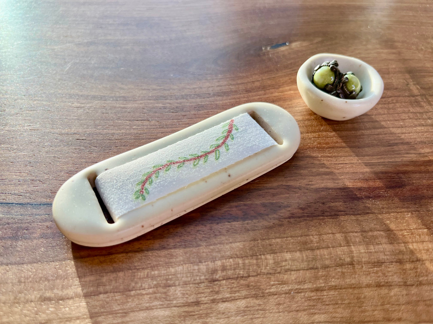 Small Cream Leaves Jewelry Tray & Pot