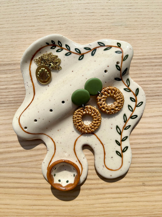 Leaves and Vines on Wavy Jewelry Tray